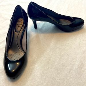 ⭐️ Life Stride Soft System Lively black shiny pumps plush insoles women 8.5
